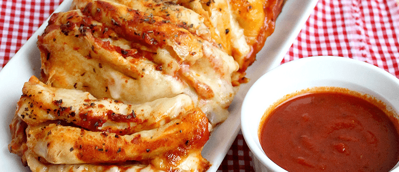 Easy, Cheesy Garlic Pizza Pull-Apart