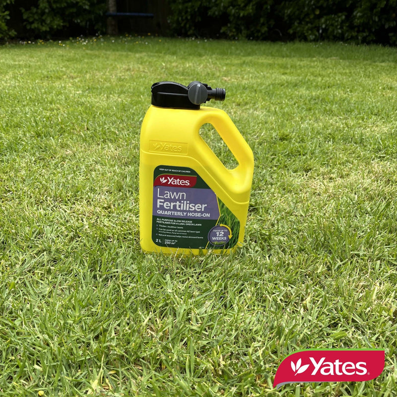Yates Lawn Fertiliser Quarterly - Hose On - 2L